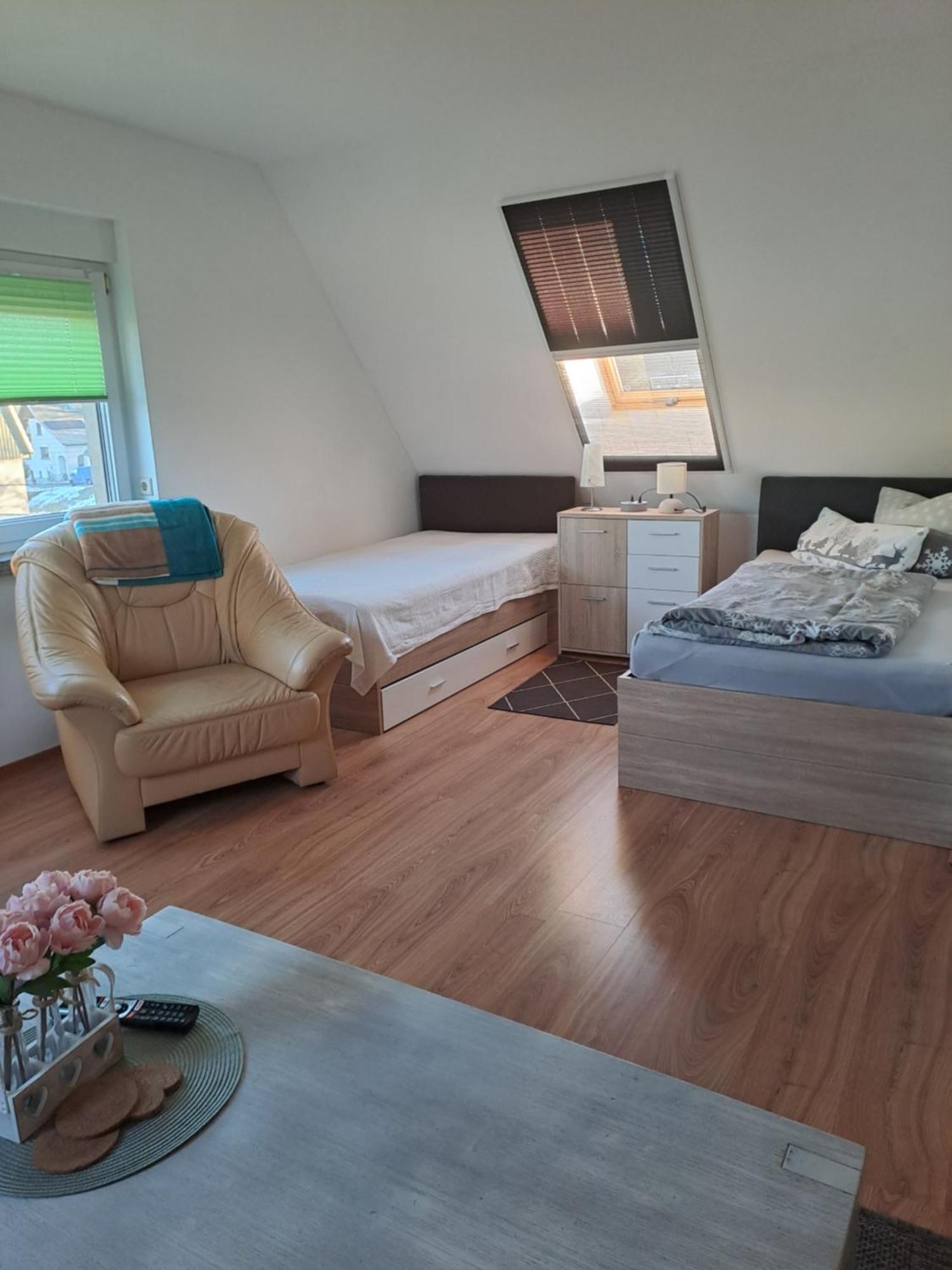 Monteur- Und Ferienwohnung In Hainichen - Obergeschoss Oder Dachgeschoss - Familie Weber Bockendorf Eksteriør bilde